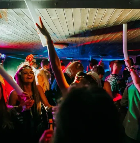 Krakau OPEN BAR PARTYSCHIFFE + CLUBBING