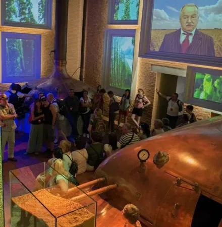 Danzig SÄUFFEN IN EINER BRAUEREI Danzig SÄUFFEN IN EINER BRAUEREI