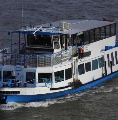 Budapest STRIP-BOOTFAHRT + GOGO-CLUB Budapest STRIP-BOOTFAHRT + GOGO-CLUB